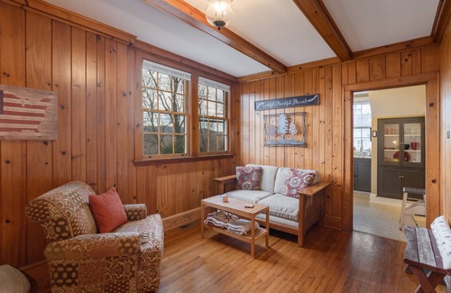 Fletcher Casa | May Acres Cottage -South Asheville amidst 15 acres with sunrise & mountain views