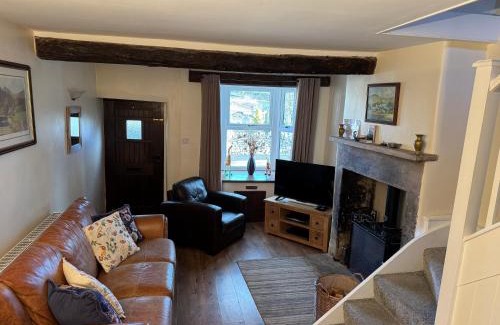 Tideswell Casa | May Cottage