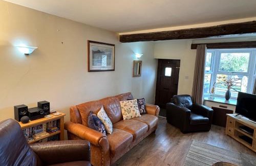 Tideswell Casa | May Cottage