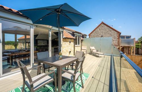 Titchwell Casa | May Cottage & In Focus