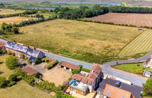 Titchwell Casa | May Cottage & In Focus