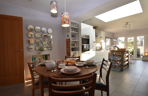 Rye Harbour Cabaña | May's House, only 5 minutes from Rye Harbour Nature Reserve & dog friendly