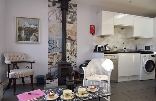 Rye Harbour Cabaña | May's House, only 5 minutes from Rye Harbour Nature Reserve & dog friendly