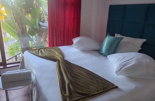 Saldanha Casa | MayBach Hills Palace Guesthouse