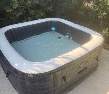 Servian Casa | Mazet des Orchidées - Gîte 4 personnes 50 m2 - Jardin, spa privé De Pâques à fin Septembre - indépendant - stationnement privé