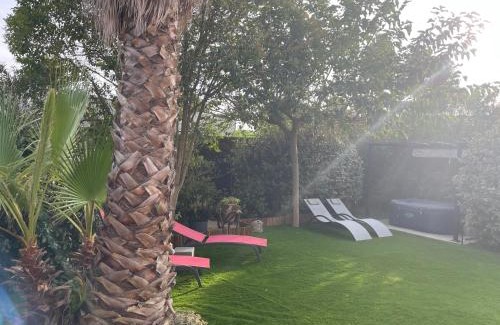 Servian Casa | Mazet des Orchidées - Gîte 4 personnes 50 m2 - Jardin, spa privé De Pâques à fin Septembre - indépendant - stationnement privé