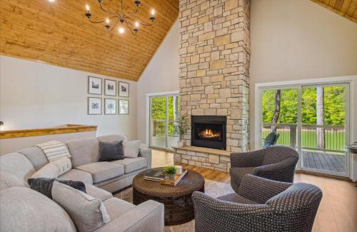 Sevierville Casa | McDonald Lakeside Cottage