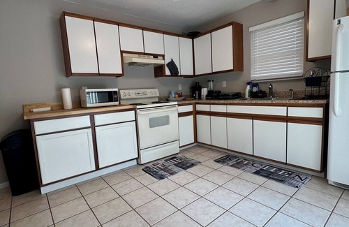 North Versailles Apartamento | McEarth’s Haven - Your Home Away From Home