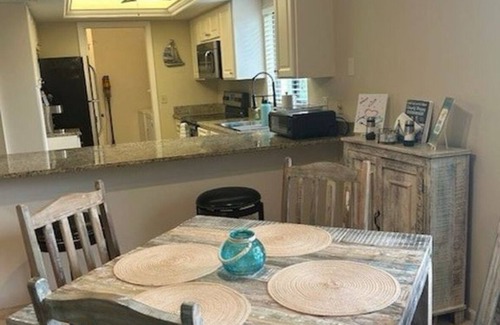 Cypress Lake Condominio | McGregor Village Gem. Highly desirable upper end unit , 16 unit complex