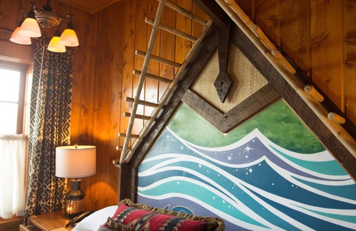 Carrolls Cabina | McMenamins Kalama Harbor Lodge