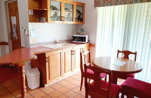 Warwick Hotel | McNevin's Warwick Motel