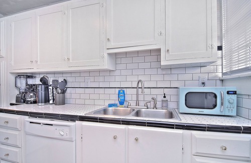 Shelby Apartamento | McSwain House #2- Historic, walk uptown, parking!