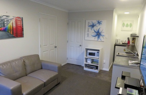 Riccarton Hotel | McWilliam Apartments