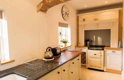 Petham Cabaña | Meadow Cottage is a delightful, secluded 4 bedroom, detached period cottage.