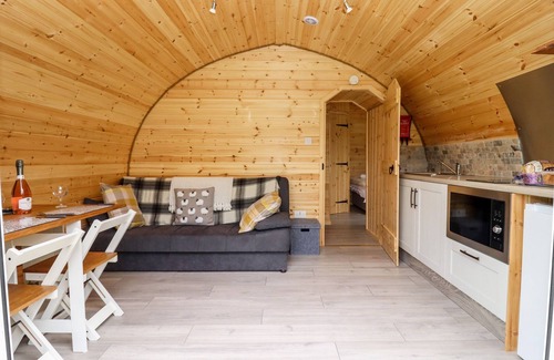 Blaisdon Cabaña | Meadow Lodge @ Berrys Place Farm