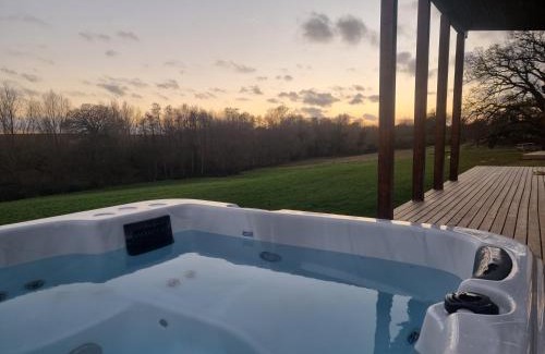 Burstall Casa | Meadow Valley Lodge 3 - Hot Tub