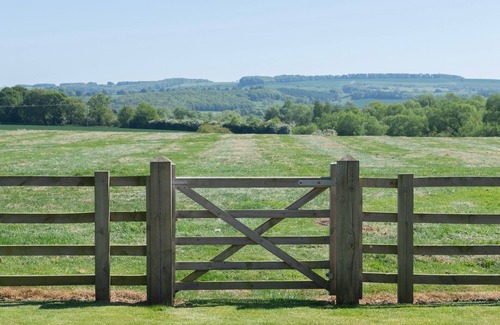 Burythorpe Casa | Meadow View - Luxury barn with breathtaking views near York