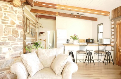 Kernville Casa | Meadowlands Cottage, Horse Ranch with Wood Burning Stove and a River, Hot Tub