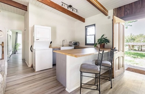 Kernville Casa | Meadowlands Cottage, Horse Ranch with Wood Burning Stove and a River, Hot Tub