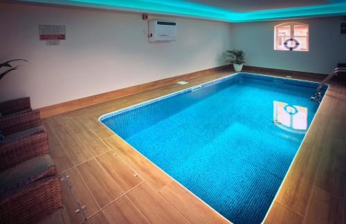 Astbury Casa | Meadowsweet Cottage, Drift House Holiday Cottages