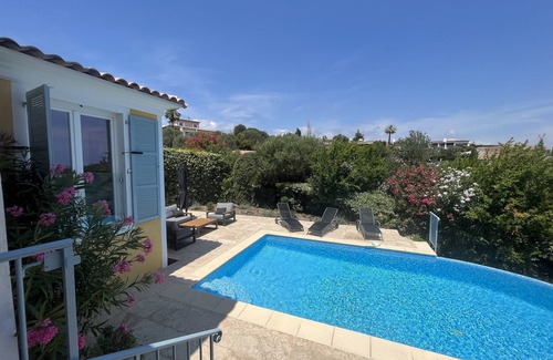 Villeneuve-Loubet Villa | Med Villa : hermosa infinito piscina y espectaculares Vistas mar