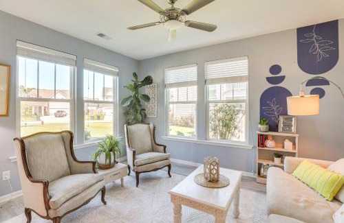 Moncks Corner Casa | Media Room and Yard Modern Moncks Corner Home