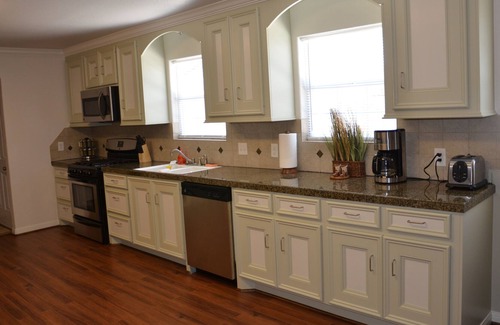 Willow Meadows/Willowbend Area Casa | Casa grande y cómoda de 5 dormitorios, cerrada privada, fácil acceso a todas las partes de la ciudad