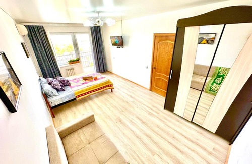 Almaty Apartamento | MEDINAHOTELKZ, # 70, вид на горы, до арбата 15 мин пешком, HALAL
