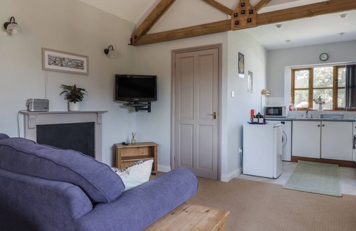 Axminster Cabaña | MEGS ROOST, romantic, character holiday cottage in Colyton
