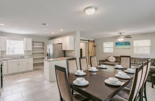 West Melbourne Casa | Melbourne 6 dormitorios / 2 baños - Capacidad para 12 personas en CAMAS Ubicado en el centro Casa completamente surtida