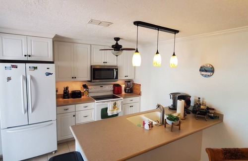 Melbourne Beach Casa | Melbourne Beach Paradise 2 bed 2 bath w Fitness, Pools and more!