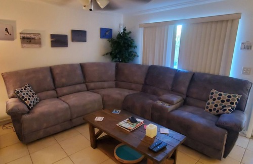Melbourne Beach Casa | Melbourne Beach Paradise 2 bed 2 bath w Fitness, Pools and more!