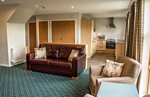 Balmaha Cabaña | Mellerstain Lodge (No.2) Pets allowed - sleeps 6 guests in 2 bedrooms