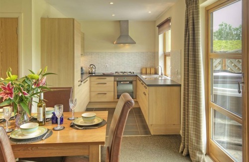 Balmaha Cabaña | Mellerstain Lodge (No.2) Pets allowed - sleeps 6 guests in 2 bedrooms