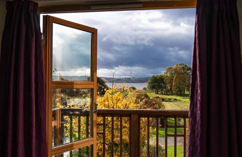 Balmaha Cabaña | Mellerstain Lodge (No.2) Pets allowed - sleeps 6 guests in 2 bedrooms