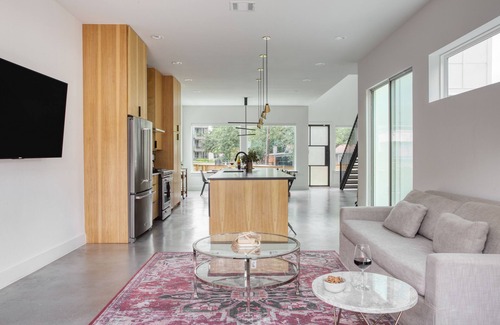 Dawson Apartamento | Melody by AvantStay | Peloton included, sleek home