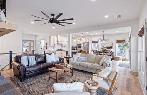 Alexander City Casa | MemoRays Made on Martin, MemoRays Made on Martin- 5BR Lake Front Home- Sleeps 12