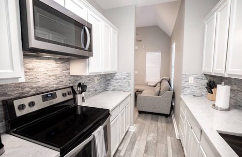 Pinch District Casa | Looney Tunes! Nuevo centro remodelado hogar!