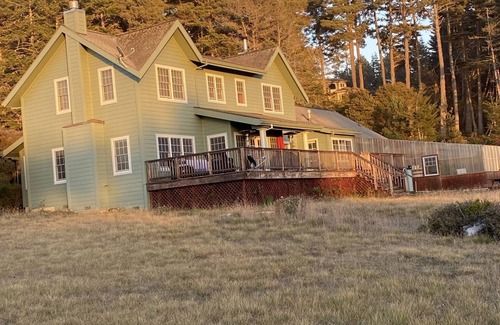 Mendocino Casa | MENDOCINO LUXURY OCEAN VIEW COASTAL ESTATE, DOG FRIENDLY, 1 MILE TO VILLAGE!