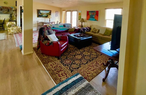 Truth or Consequences Casa | Mercury Mellow Manor... 5 Minutes from I-25. Private/Quiet/Immaculate Comfort