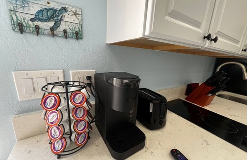 Poinsettia Heights Apartamento | Mermaid Den 5 minutes to beach