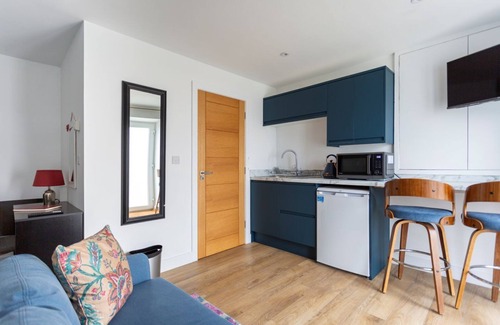 Newtownards Apartamento | Merok Old Granary luxury accommodation for 2 persons in single unit.