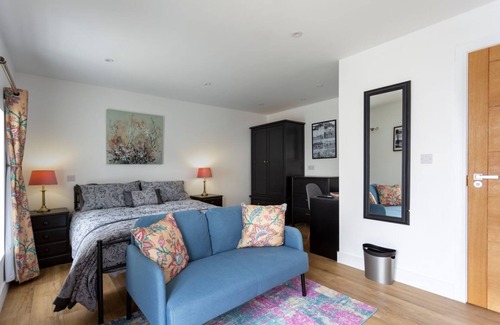 Newtownards Apartamento | Merok Old Granary luxury accommodation for 2 persons in single unit.