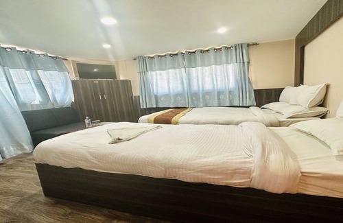 Kathmandu Hotel | MeroStay 135 New Hotel ATH