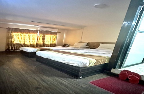 Kathmandu Hotel | MeroStay 135 New Hotel ATH
