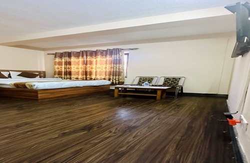 Kathmandu Hotel | MeroStay 135 New Hotel ATH