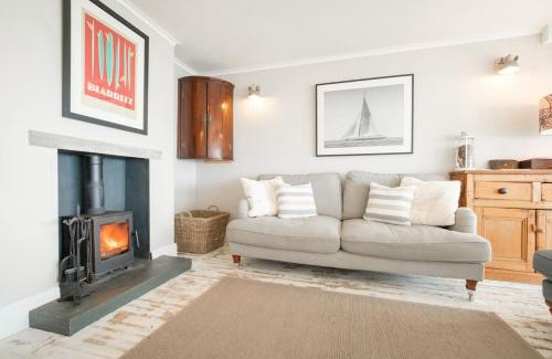 Seaton Casa | Mesmerising sea views - Penrose - above the beach Cornwall.