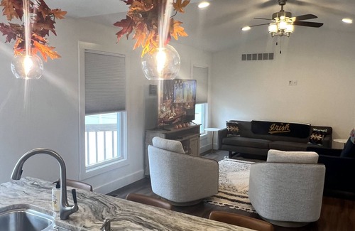 Mishawaka Casa | Meticulously well appointed home 20 minutes to Notre Dame!