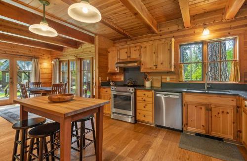 Camp Sherman Casa | Metolius Cabin 12