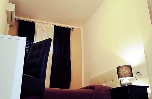 Tuscolano Apartamento | METRO FURIO CAMILLO APARTAMENTO SUPER ESPACIOSO-4 HABITACIONES PRIVADAS -4 BAÑO PRIVADO